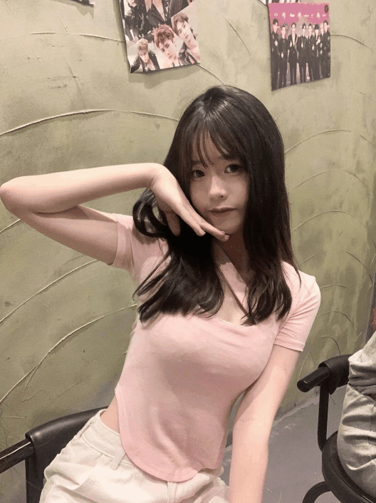 高素质兼职学生妹纸，年轻漂亮、前凸后翘、水多粉嫩.，艹得十分